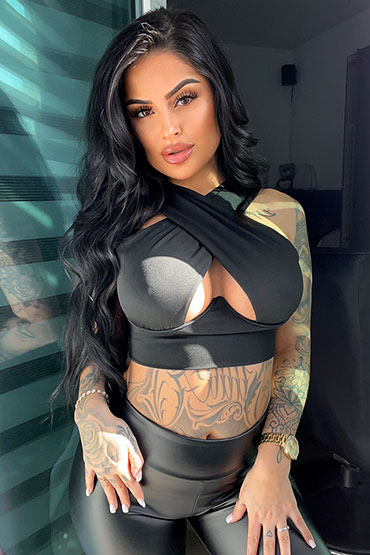 LISANNE LOCA ➨ Tätowierte Stripperin aus Berlin ✓ dunkelhaarige Schönheit mit großer Oberweite ✓
